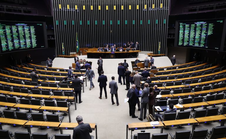 Câmara aprova projeto que garante atestado para funcionário que acompanhar criança doente