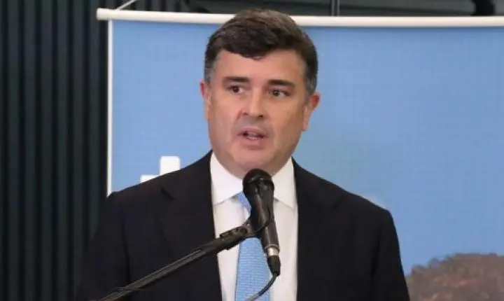 Projeto pune empresas que atrasarem pagamento de médicos